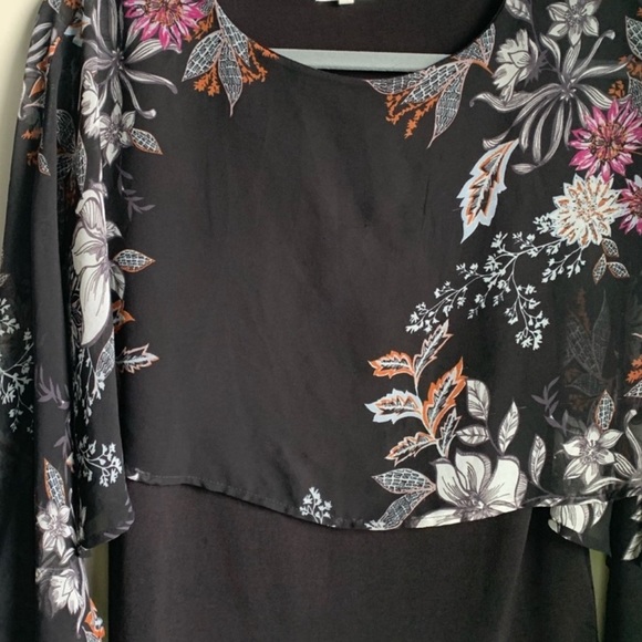 🔥🔥Maurices Floral Black Top Size Xsmall - Picture 5 of 9